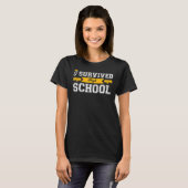 Ich überlebte die Oberschule T-Shirt (Vorne ganz)
