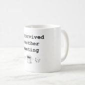 Ich überlebte ein anderes Meeting Kaffeetasse (VorderseiteRechts)