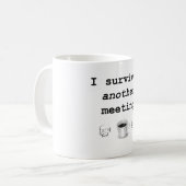 Ich überlebte ein anderes Meeting Kaffeetasse (Vorderseite Links)