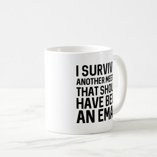 Ich überlebte ein anderes Meeting Kaffeetasse (VorderseiteRechts)