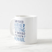 Ich überlebte ein anderes Meeting Kaffeetasse (Vorderseite Links)