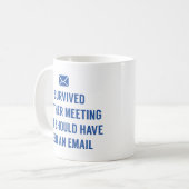 Ich überlebte ein anderes Meeting Kaffeetasse (Vorderseite Links)