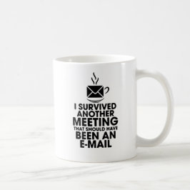 ICH ÜBERLEBTE EIN WEITERES TREFFEN, DAS HÄTTE SEIN KAFFEETASSE