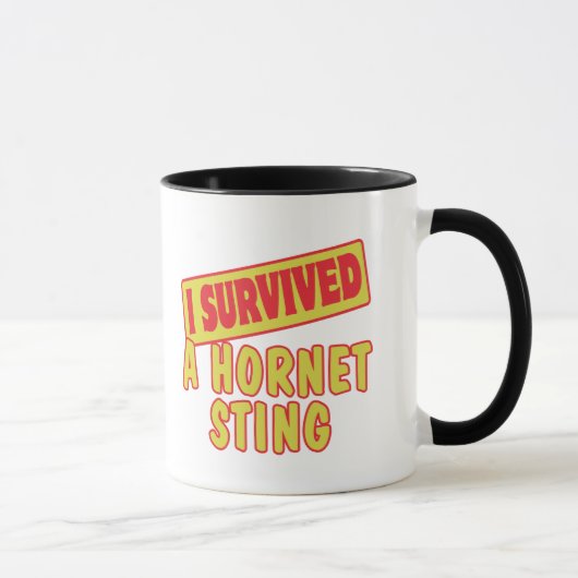 ICH ÜBERLEBTE EINEN HORNETSTING TASSE (Rechts)