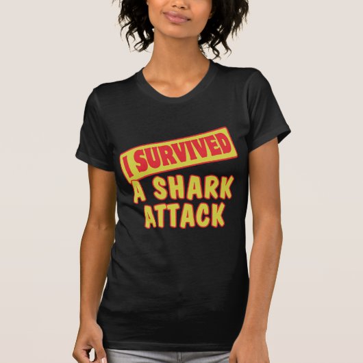 ICH ÜBERLEBTE EINEN SCHARKEN ANGRIFF T-Shirt (Vorderseite)