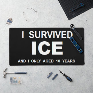 Ich überlebte ICE Schreibtischunterlage