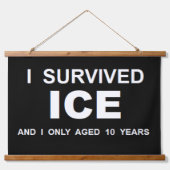 Ich überlebte ICE Wandteppich Mit Holzrahmen (Vorne)