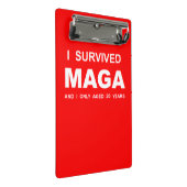 Ich überlebte MAGA Mini Klemmbrett (Schrägansicht)