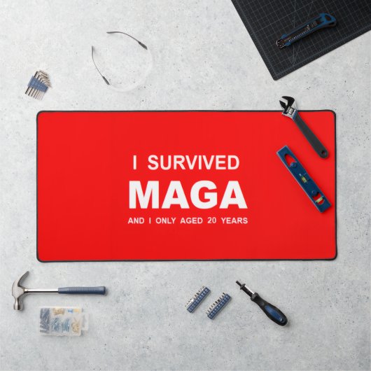 Ich überlebte MAGA Schreibtischunterlage (Arbeitsplatz)