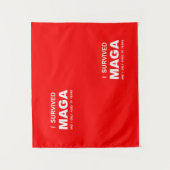 Ich überlebte MAGA  Wandteppich (Vorderseite)