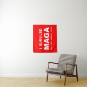 Ich überlebte MAGA Wandteppich (Beispiel)