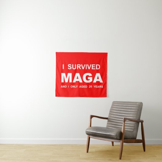 Ich überlebte MAGA Wandteppich (Beispiel (Horizontal))
