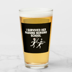 Ich überlebte sie bei der Krankenschwester der Kra Glas