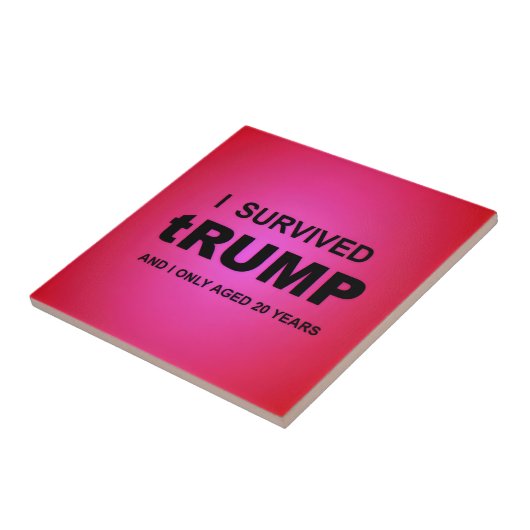 Ich überlebte tRUMP Fliese (Seite)