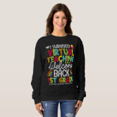 Ich überlebte Virtual Teaching Willkommen zurück 1 Sweatshirt (Vorne ganz)