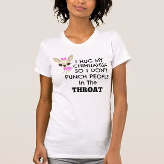 Ich umarme meine Chihuahua so…. T-Shirt