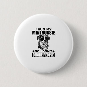 Ich umarmte meine Mini Aussie, sodass ich Leute ni Button