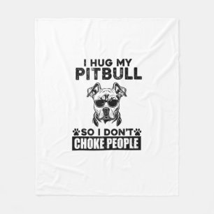 Ich umarmte meinen Pitbull, damit ich nicht Leute Fleecedecke