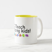 Ich unterrichte fantastische Kinder (pp.) Zweifarbige Tasse (VorderseiteRechts)