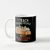 Ich unterrichte junge Leute über den Tee der Toten Kaffeetasse (Links)