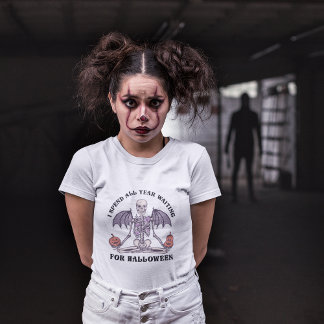 Ich verbringe das ganze Jahr Gewartet zu Halloween T-Shirt