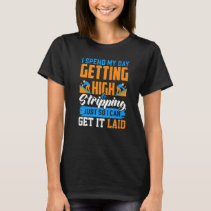 Ich verbringe meinen Tag damit, einen hohen Roofer T-Shirt