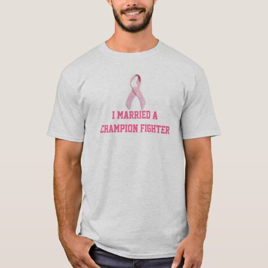 "Ich verheiratet ein Meister-Kämpfer-" Brustkrebs T-Shirt (Vorderseite)