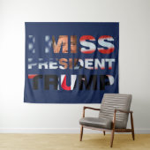 Ich vermisse Präsident Trump Wandteppich (Beispiel (Horizontal))