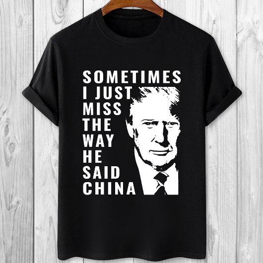 Ich vermisse Trump 2024 Pro trump gegen Biden T-Shirt