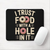 Ich vertraue Essen mit einem Loch drin Lustig Mousepad (Mit Mouse)