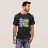 Ich verwandle Strings in Dinge Faultier Stricken T-Shirt (Vorne ganz)