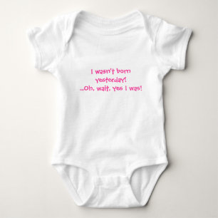 Ich war gestern nicht geboren! Oh, warte, ja, das Baby Strampler