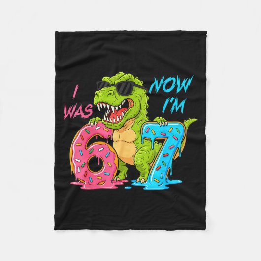 Ich war sechs jetzt bin ich sieben T-Rex Dinosauri Fleecedecke (Vorderseite)