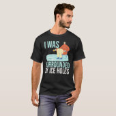 Ich war umgeben von Eislochködern Köder Angeln T-Shirt (Vorne ganz)