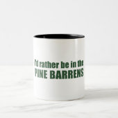 Ich wäre eher in den Kiefernwäldern. Zweifarbige Tasse (Mittel)