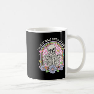 Ich warte nur, bis es der leise Skelettlehrer H is Kaffeetasse