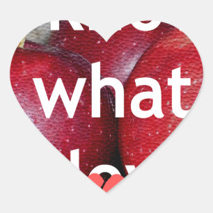 "Ich weiß, was ich liebe" – Apfel-Themendesign Herz-Aufkleber