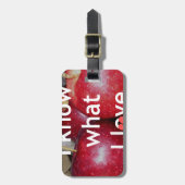 "Ich weiß, was ich Liebe" - Design mit Apple-Thema Gepäckanhänger (Vorderseite vertikal)