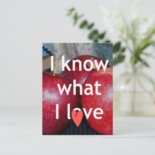 "Ich weiß, was ich Liebe" - Design mit Apple-Thema Postkarte (Stehend Vorderseite)