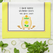 Ich weiß, wo Oma das Gute behalte Geschirrtuch (Gefaltet)