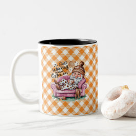 Ich werde anfangen zu arbeiten, wenn mein Kaffee e Zweifarbige Tasse