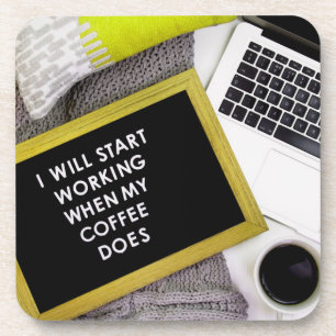 Ich werde anfangen zu arbeiten, wenn mein Kaffee Getränkeuntersetzer