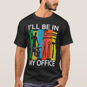 Ich werde in meinem Büro in der Schmiedeeisenzüge  T-Shirt