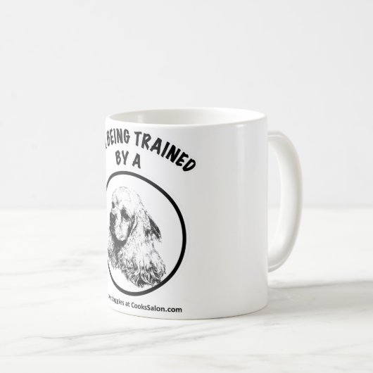 Ich werde von einem Cocker-Spanier ausgebildet Kaffeetasse (VorderseiteRechts)