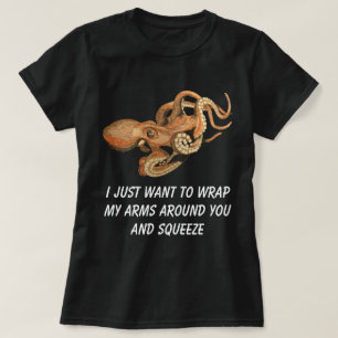 Ich will gerade, um meine runden Arme einzuwickeln T-Shirt