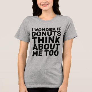 ICH WUNDERE MICH, OB DONUTS AUCH AN MICH DENKEN T- Tri-Blend SHIRT