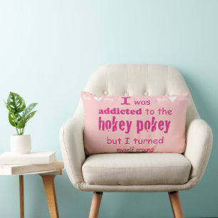 Ich wurde dem Hokey Pokey Typografy Zitat zugeschr Lendenkissen