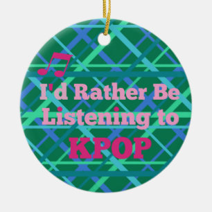 "Ich würde eher KPOP hören" (Rosa) Keramik Ornament