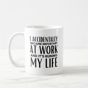 Ich wurde versehentlich wichtig bei der Arbeit Lus Kaffeetasse