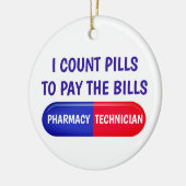 Ich zähle Pillen, um die Rechnung zu bezahlen Keramik Ornament (Links)